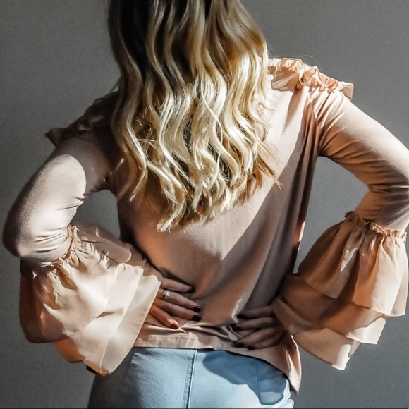 ❣️SALE❣️LAST 1🔥 🆕 MED 3-Tier Ruffle Sleeve Top - Picture 6 of 8